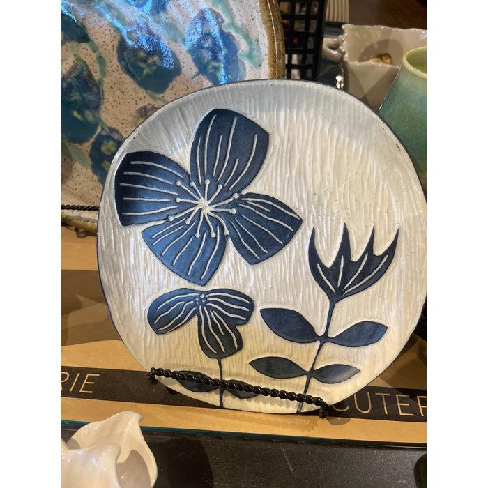 Lisa Hudson Etched Bla/Whi Flower Plates